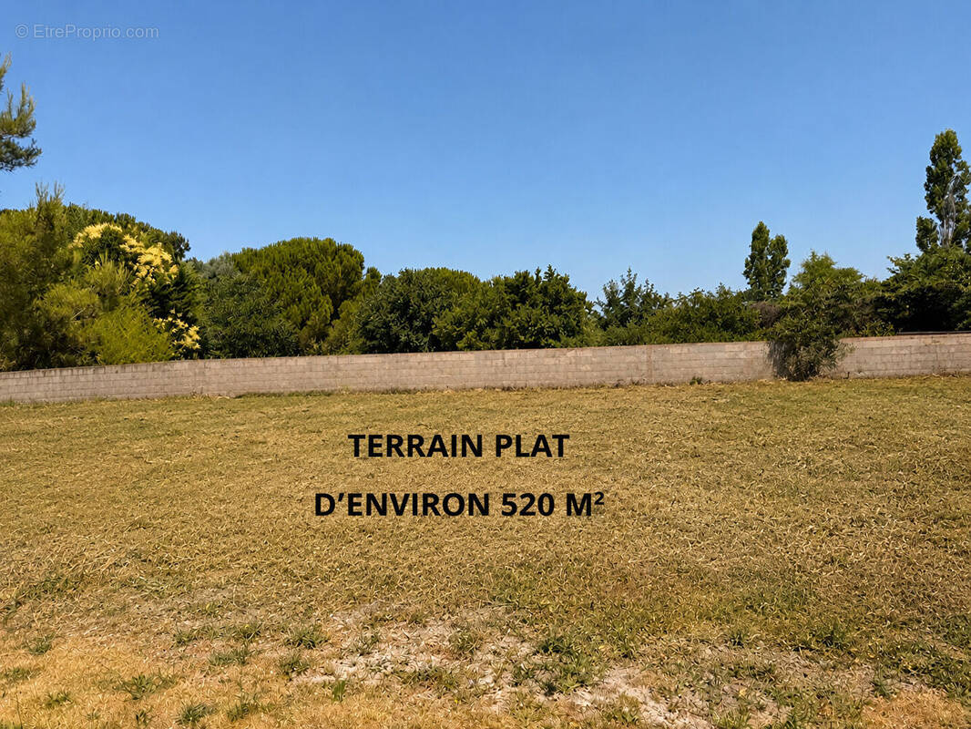 Terrain à GIGNAC-LA-NERTHE