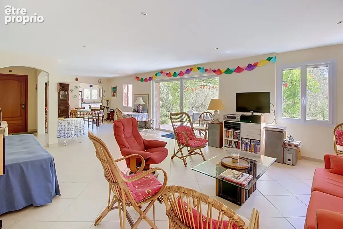 EXCLUSIVITE À VENDRE ! Maison Lorgues 6 pièces 187 m2 + Piscine + garage - photo 4