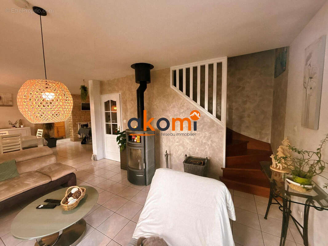 Maison à LA HOUSSIERE