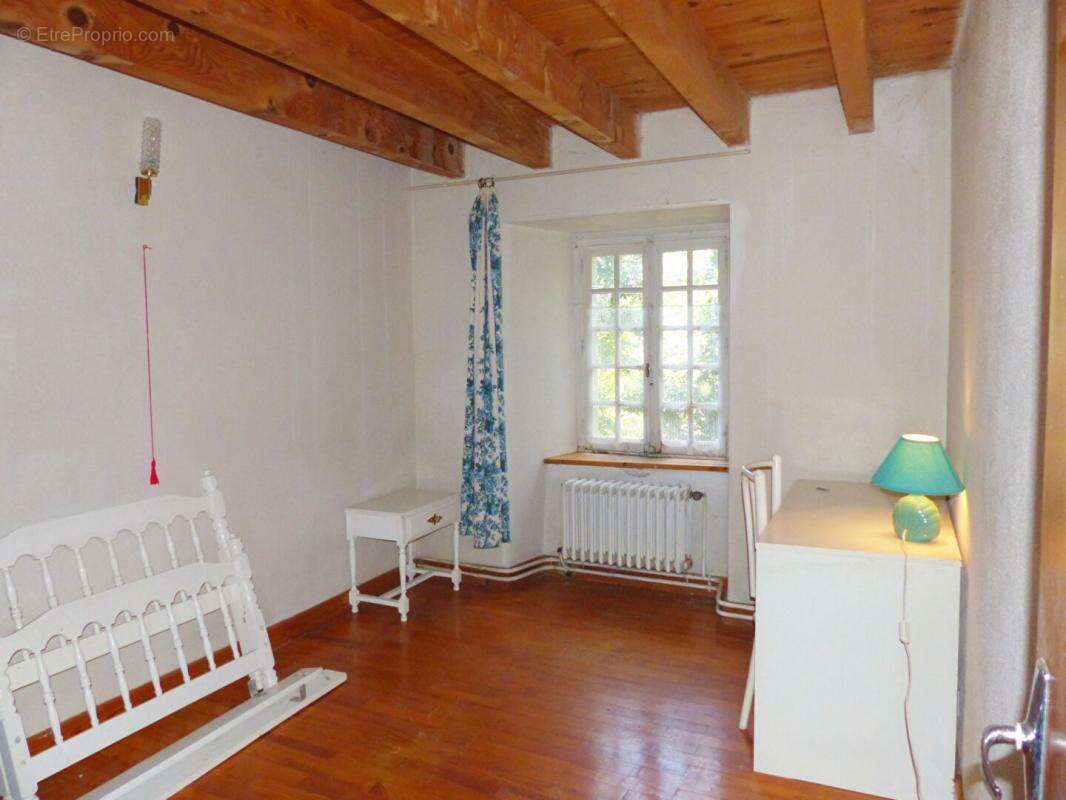 Maison à SAINT-JULIEN-CHAPTEUIL