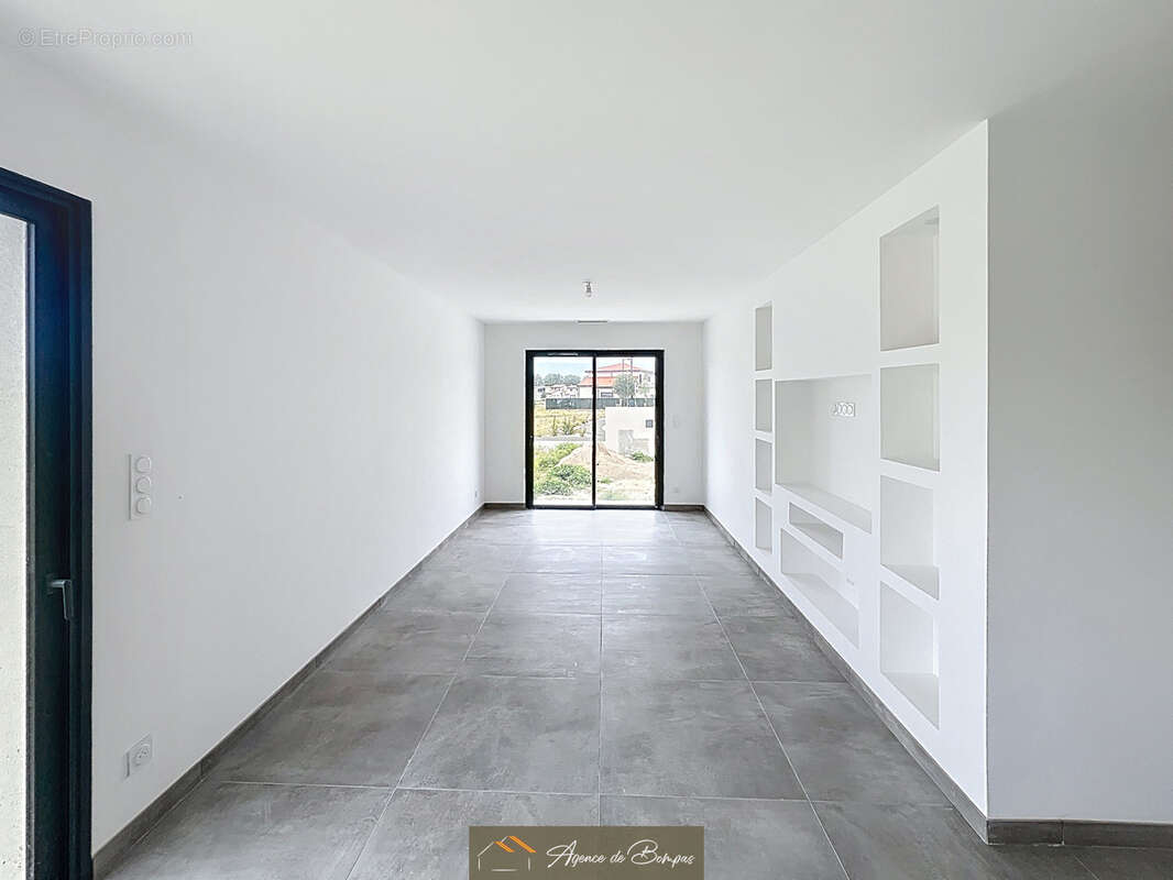 Secteur residentiel - villa 3 faces de type 5 -  121 m2 hbts  sur 344  m2 de terrain  - - photo 6
