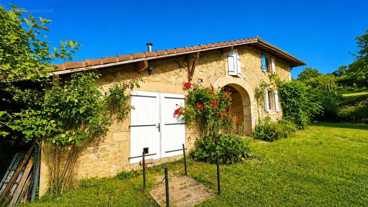 Maison en Pierre 280m² - Terrain 20 317 m² - Dépendances - PISCINE - photo 4