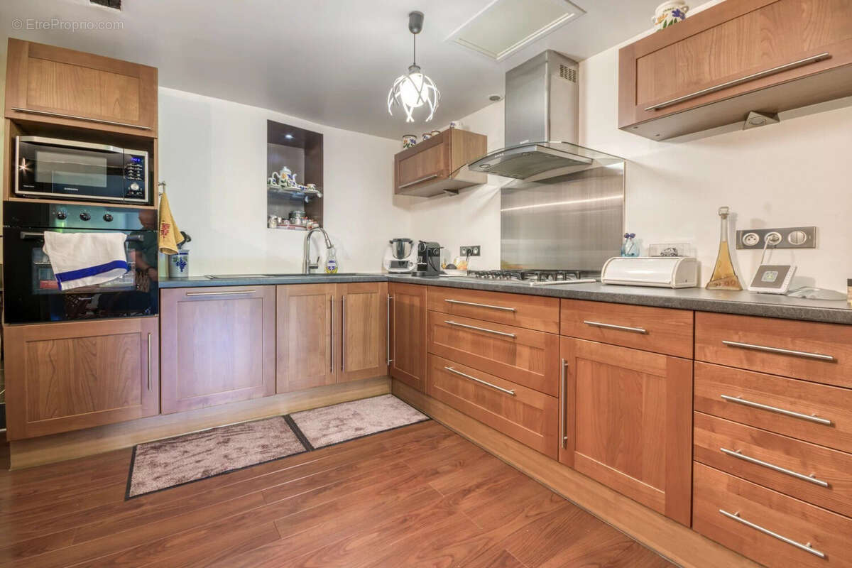 Appartement à NEAUPHLE-LE-CHATEAU