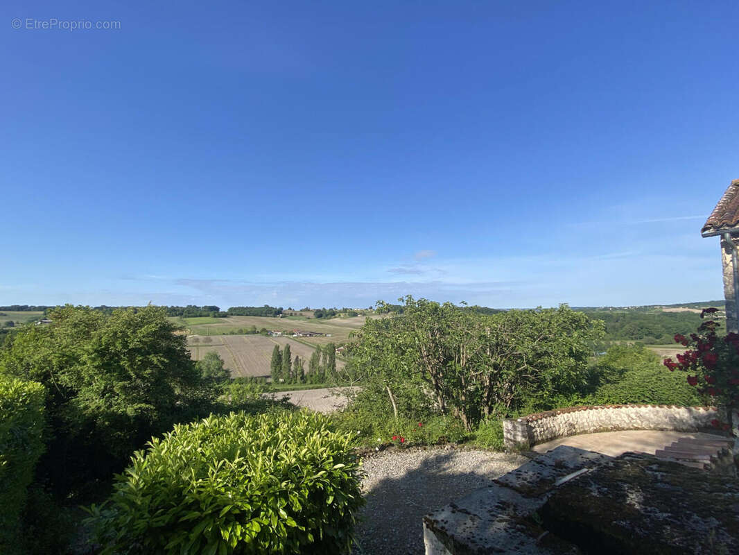 vue campagne - Maison à MONTMOREAU-SAINT-CYBARD