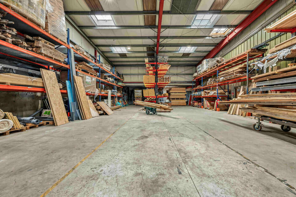 1310 m² à Thorigny-Sur-Marne  - photo 2