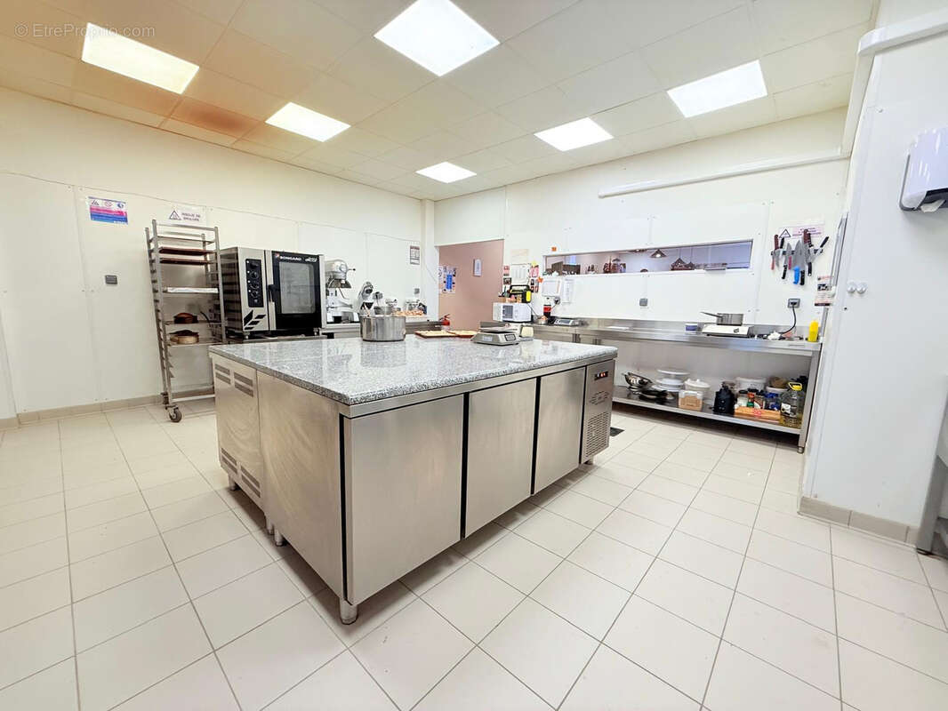 Commerce à BOURG-SAINT-ANDEOL