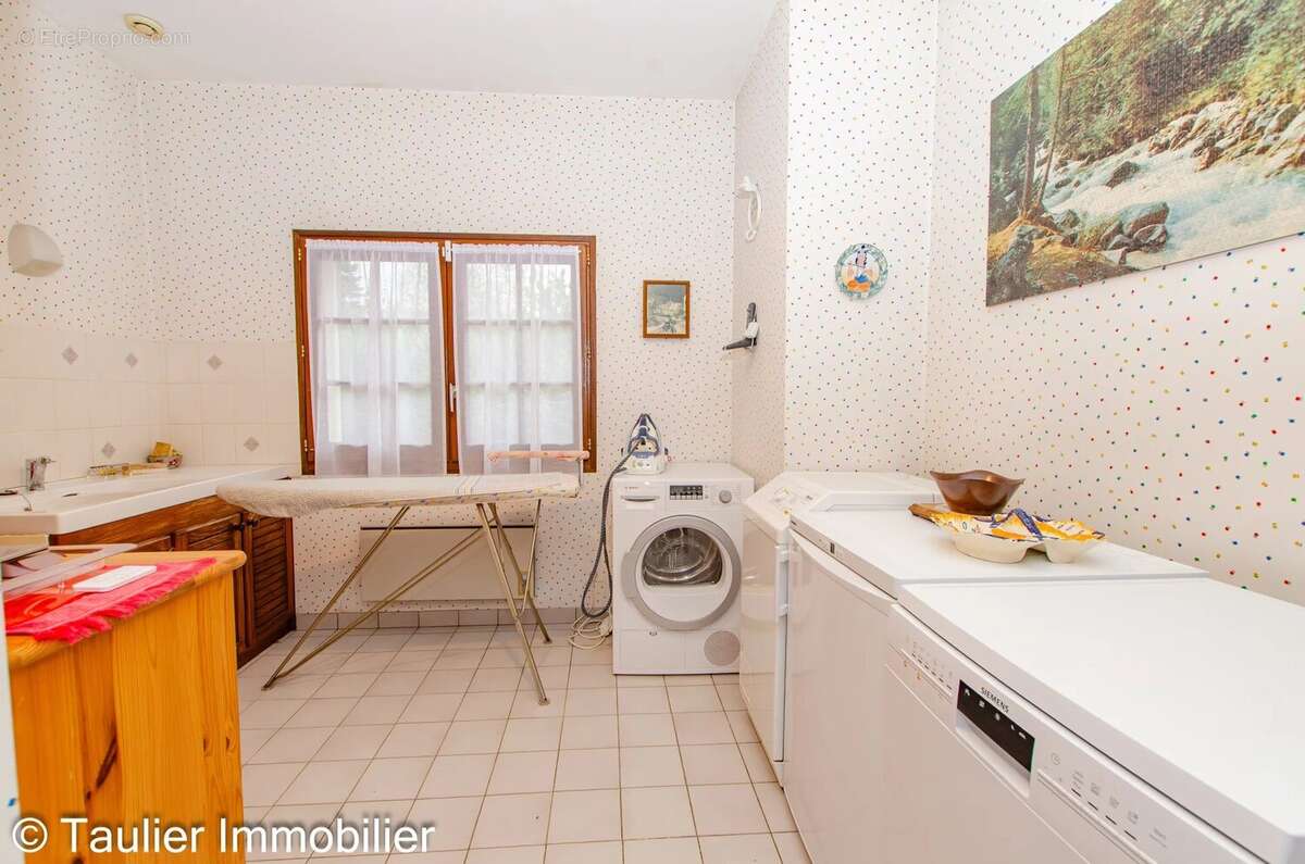 ST VÉRAND -- Élégante maison familiale 5 chambres - photo 16