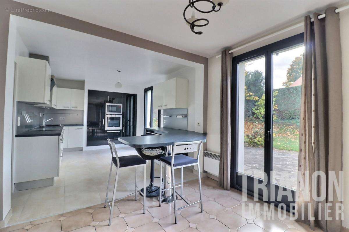 Maison à MORAINVILLIERS