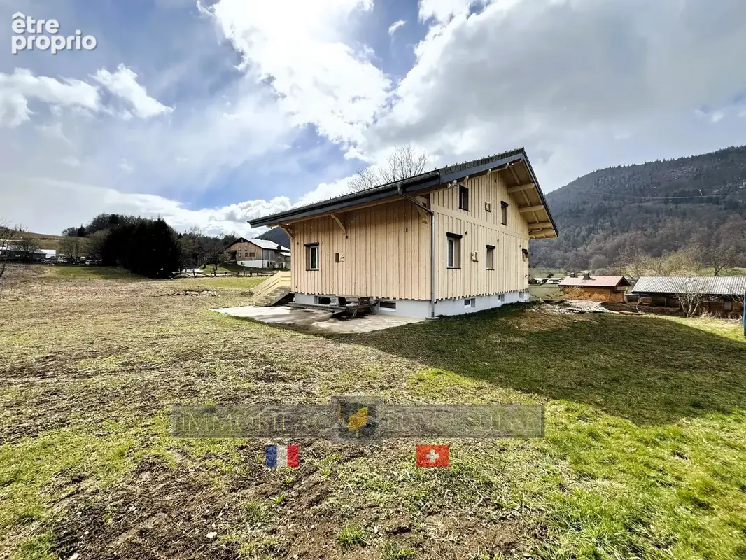 Onnion – chalet familial d’environ 300 m², 5 chambres, terrain de 4 484 m² et vue montagnes - photo 2