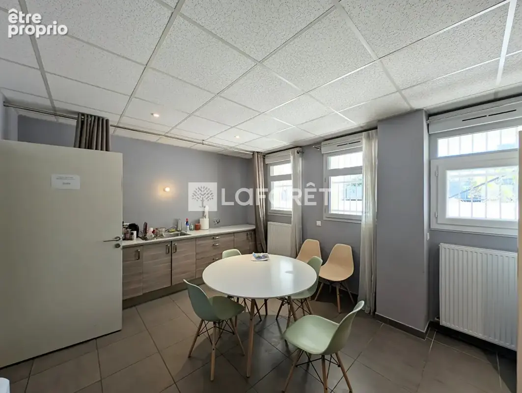 Local professionnel 235m² avec 4 stationnements privatifs - grenoble malherbe - photo 4