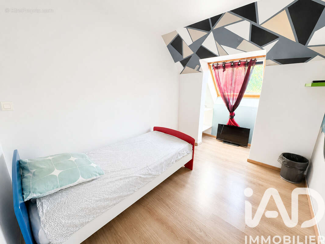 Maison 110 m² à Estreelles  - photo 9
