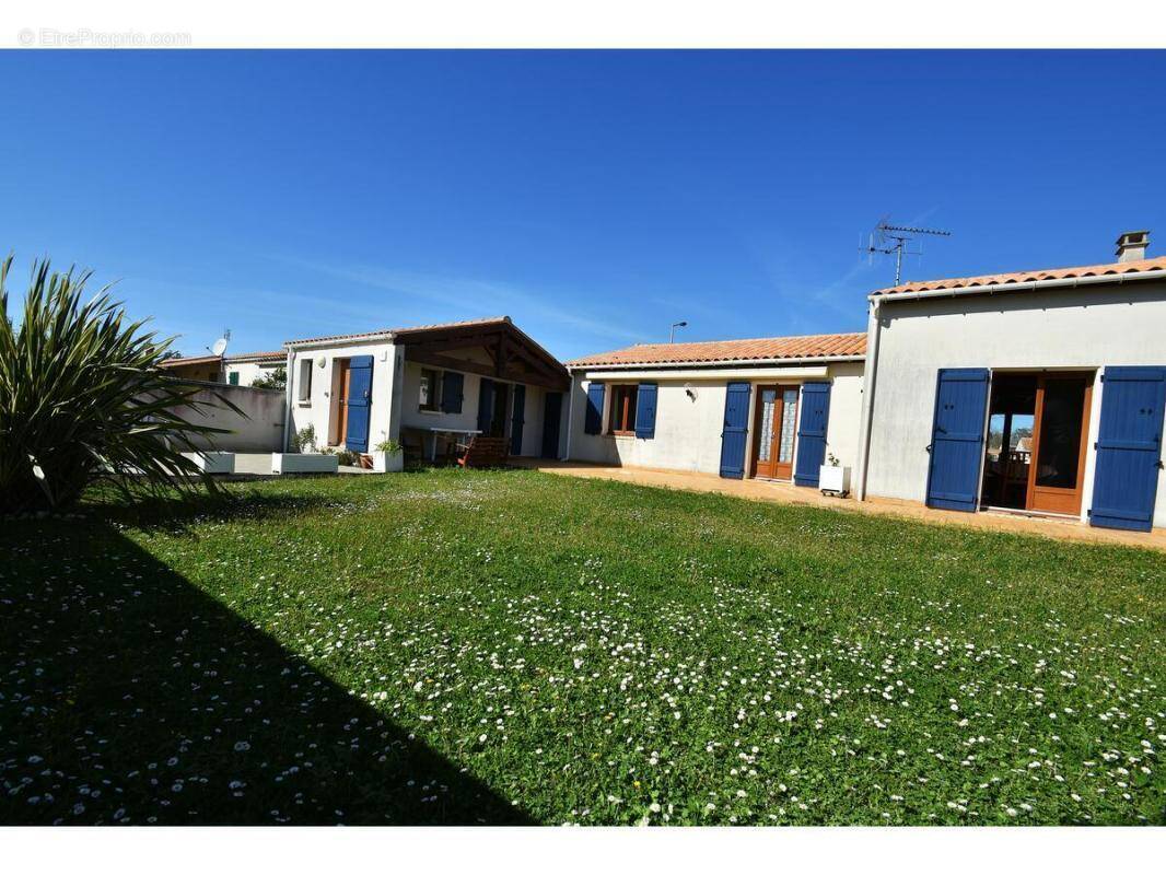 Maison à LA BREE-LES-BAINS