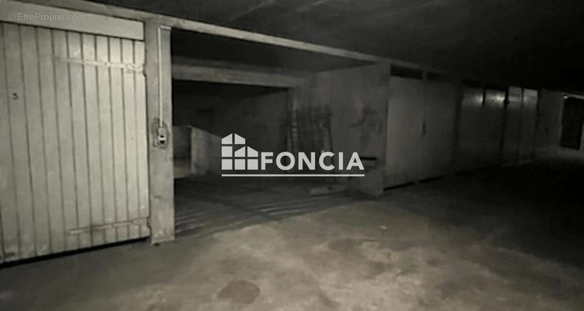 Parking à PARIS-15E