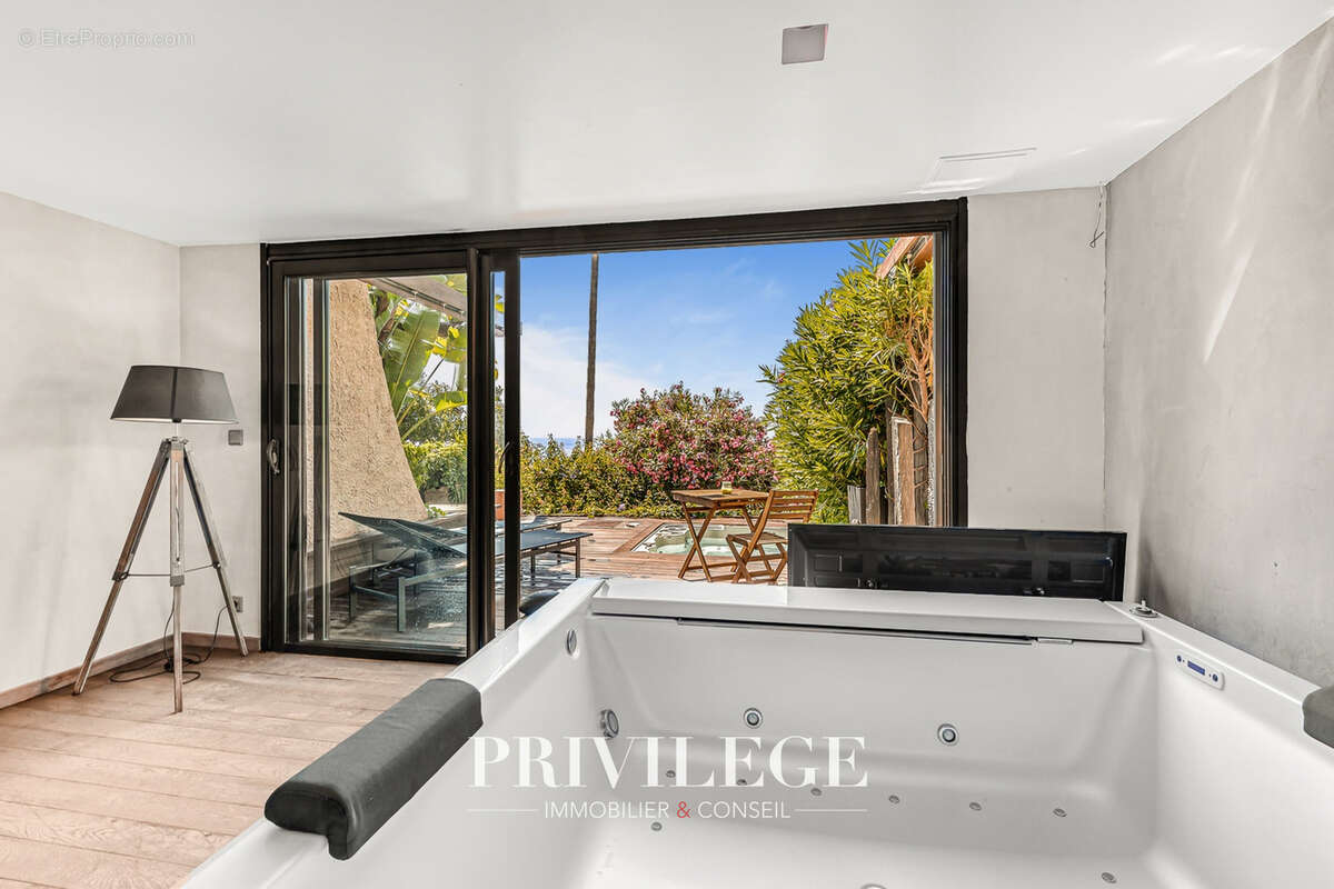Golfe-Juan — Appartement de 120 m2 avec terrasse plein sud de 65 m2 - photo 17
