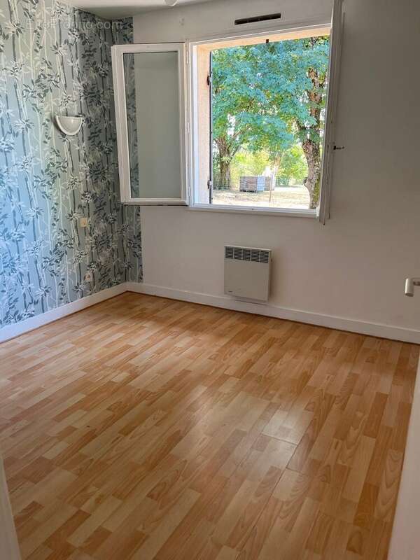 Maison 89 m² à Faux  - photo 2