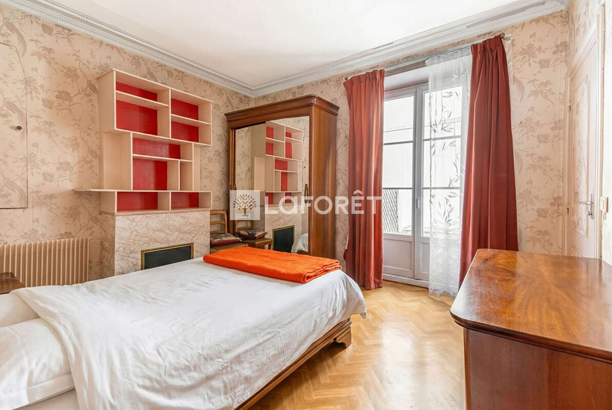 Appartement à PARIS-17E