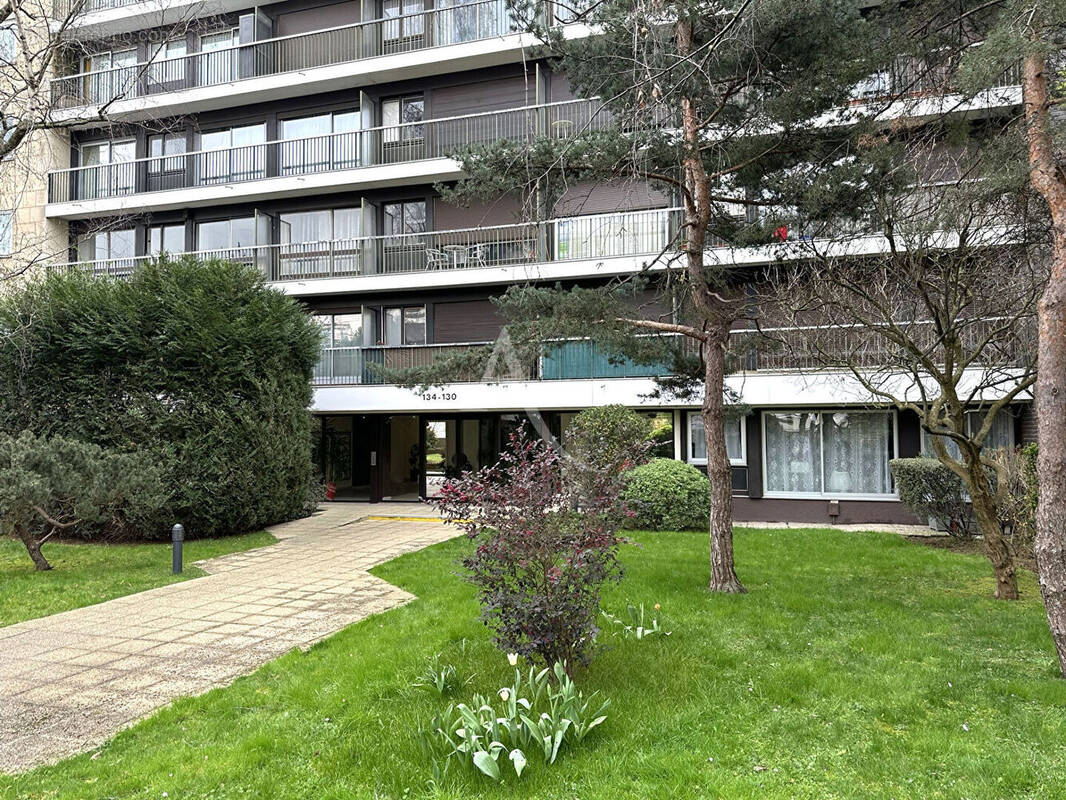 Parking à COURBEVOIE