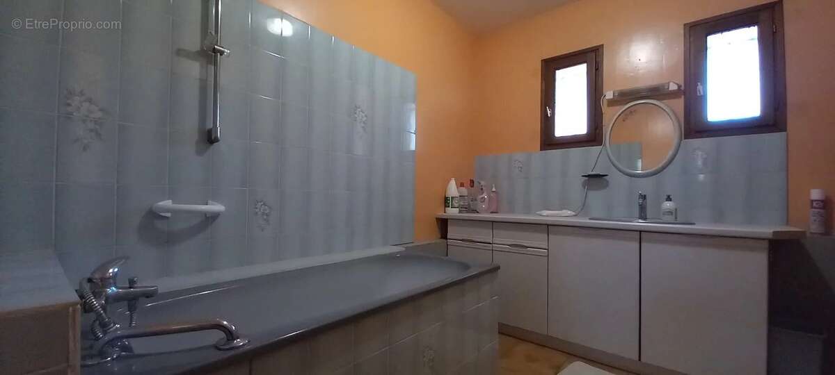 Maison à ROQUEBRUNE-SUR-ARGENS