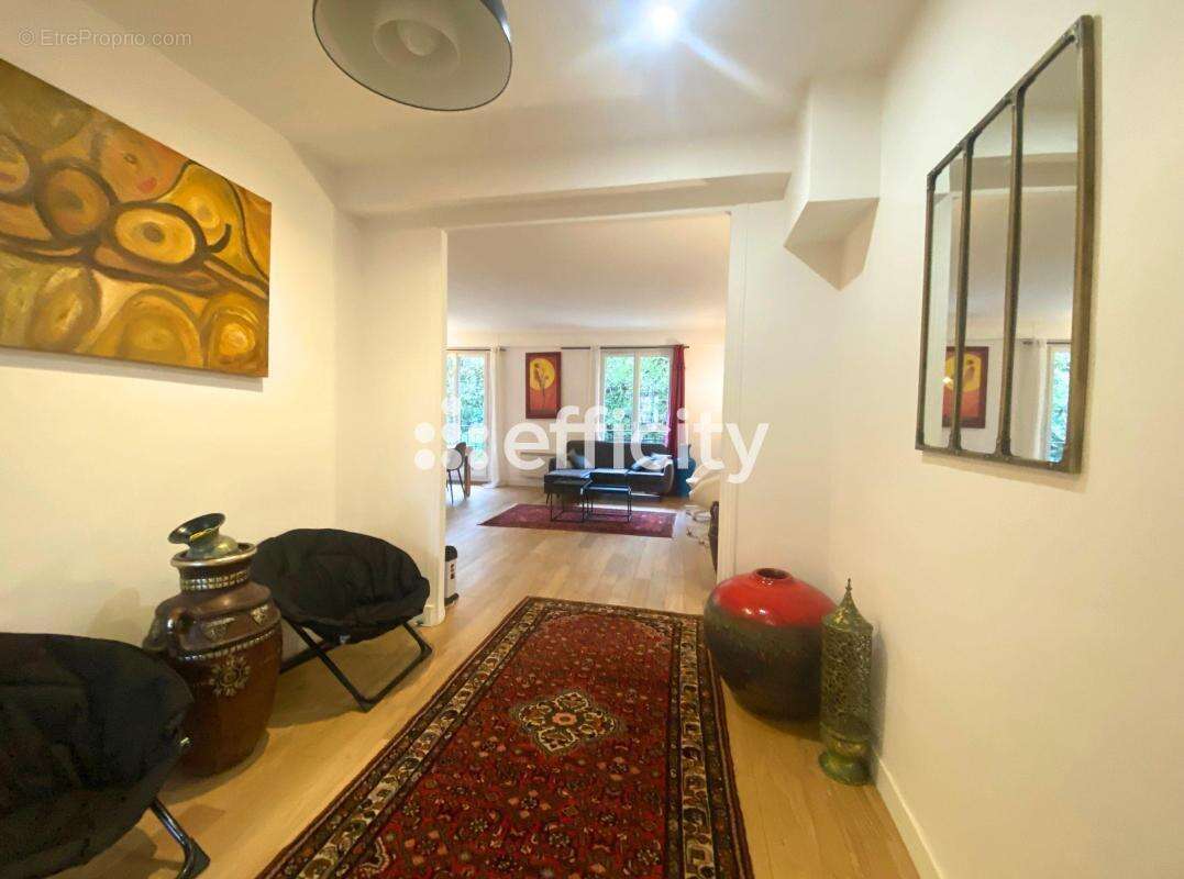 Appartement à NEUILLY-SUR-SEINE