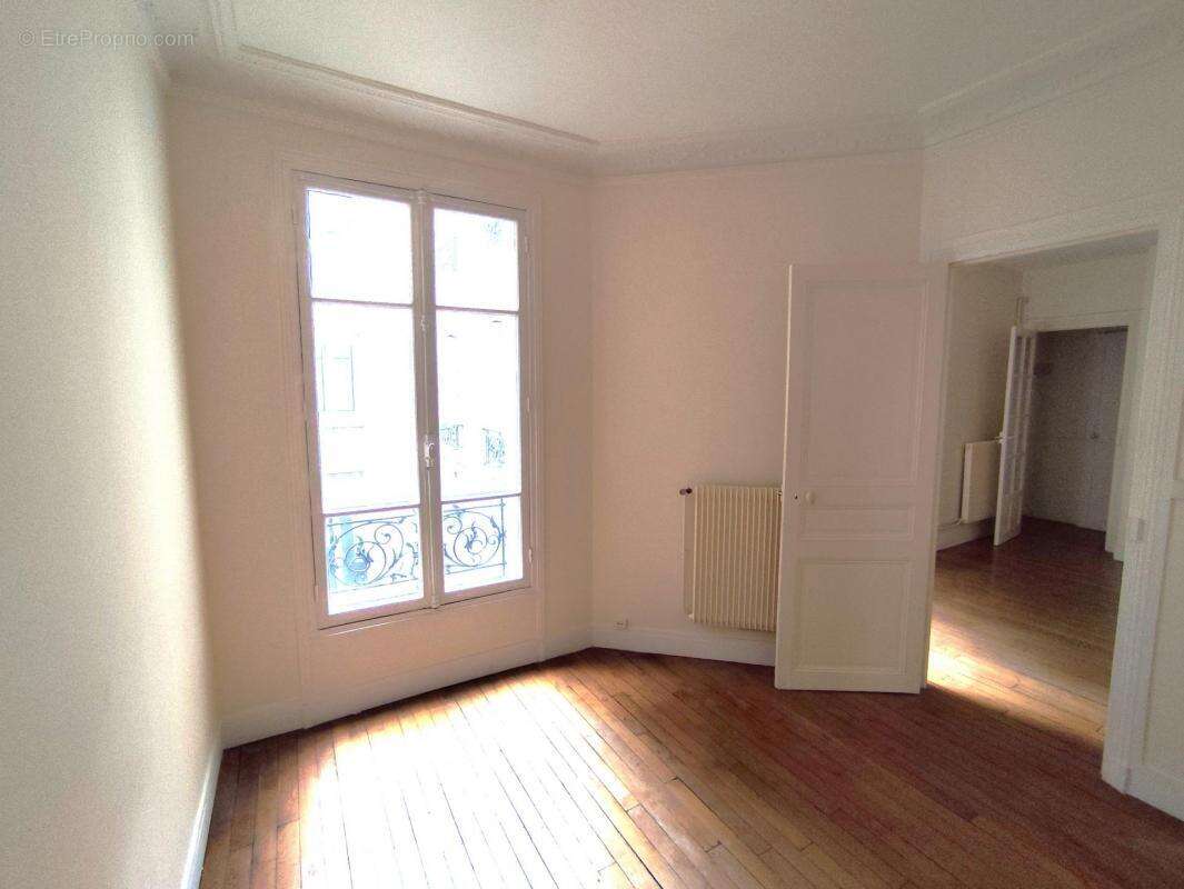 Appartement à PARIS-7E