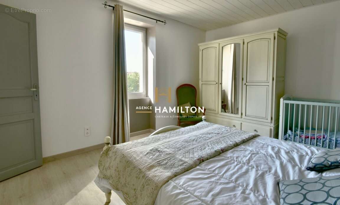 Superbe maison en pierre rénovée, avec bois et terrains attenants - photo 2