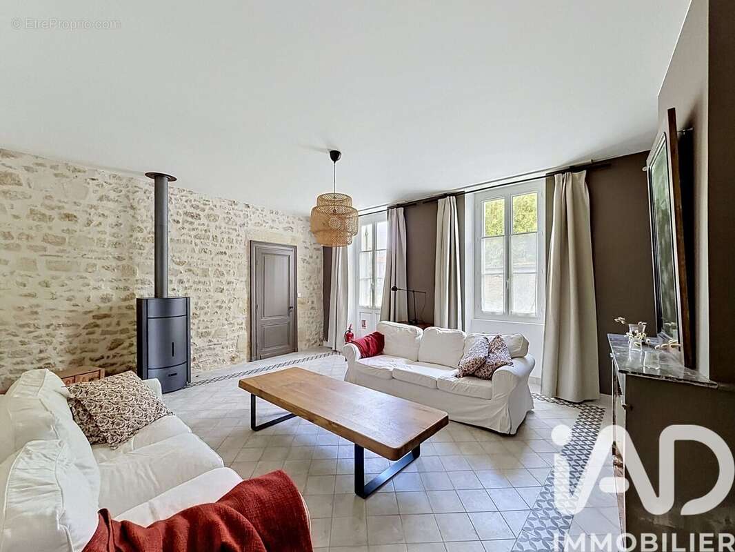 Maison 230 m² à Saint-Seurin-De-Cadourne  - photo 5