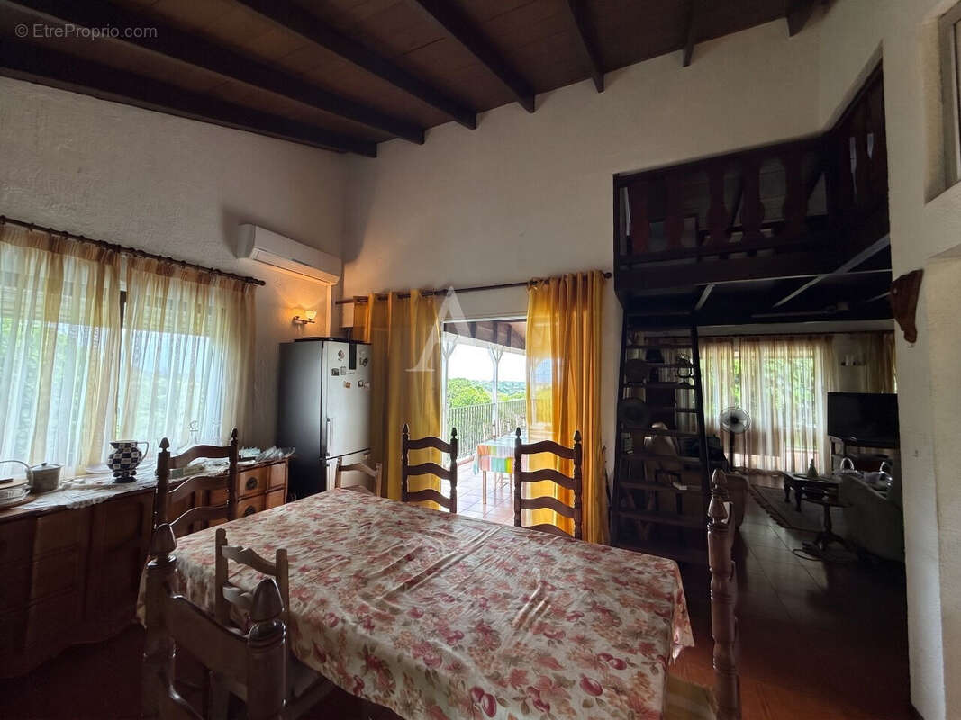 Villa de 7 chambres sur grand terrain à fort potentiel à Petit Bourg - photo 4