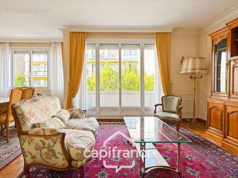 Appartement à NEUILLY-SUR-SEINE