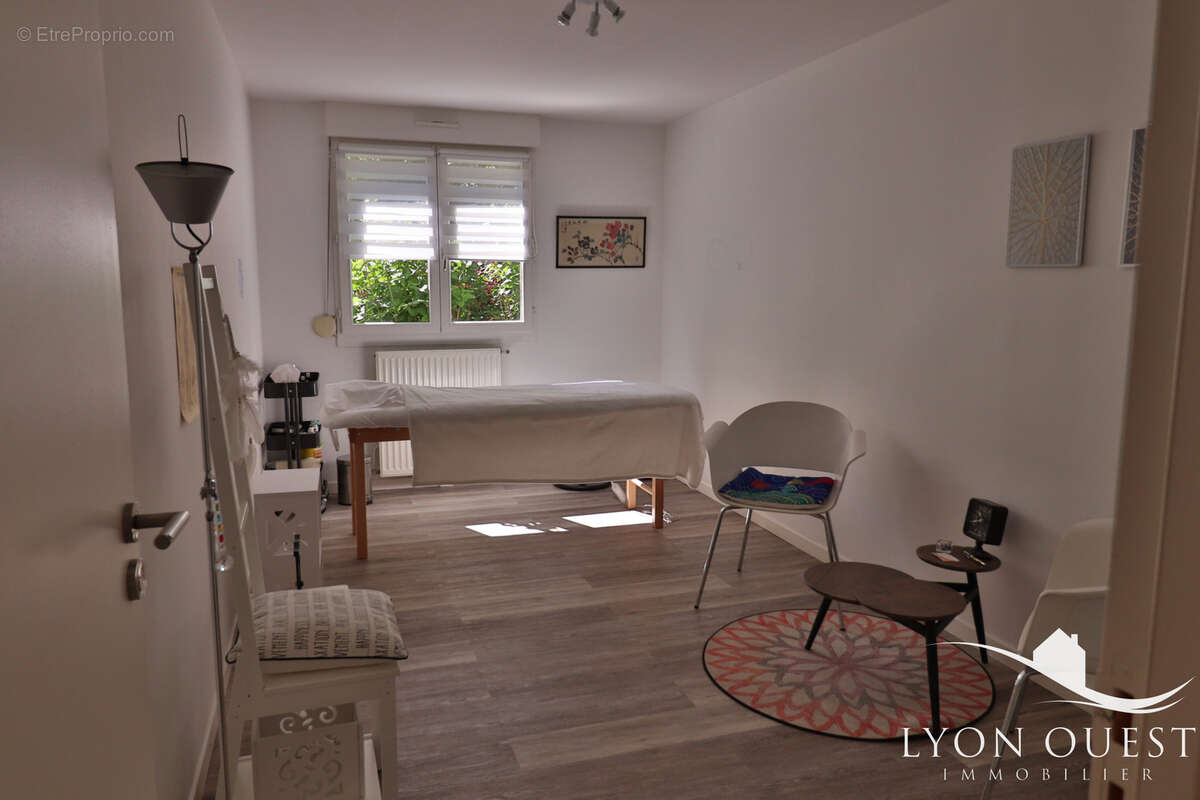 Commerce à CHARBONNIERES-LES-BAINS