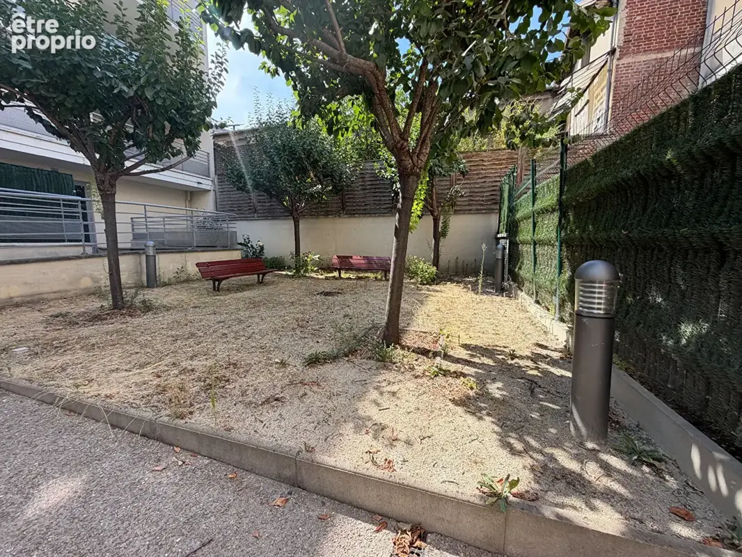 La courneuve ? 3 pièces récent avec parking ? idéal résidence principale ou investissement ? 215 000 - photo 2