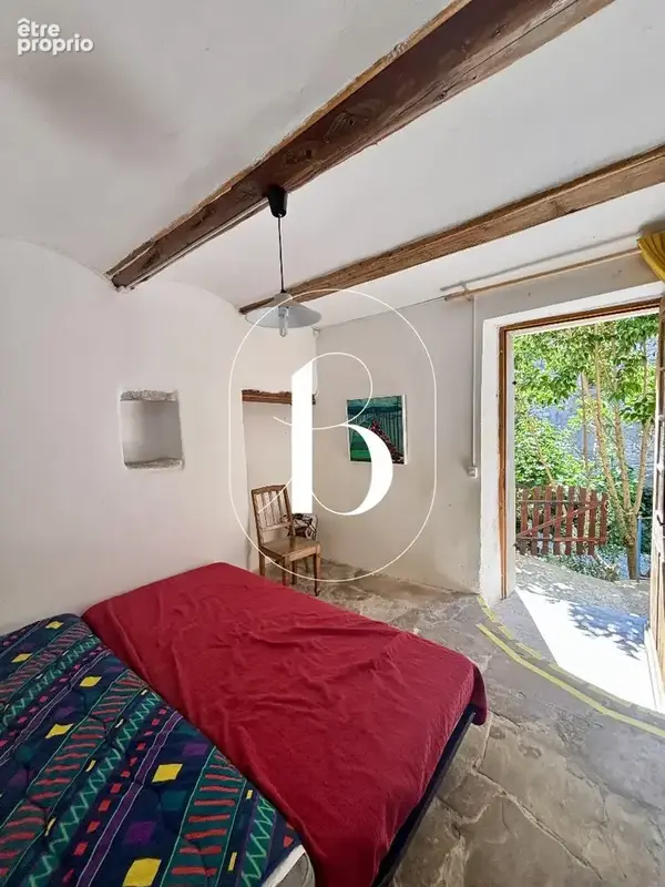 Mas en pierres traditionnelles avec cour et terrasse arborée - photo 12