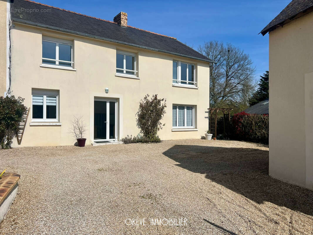 Maison à NOYAL-CHATILLON-SUR-SEICHE