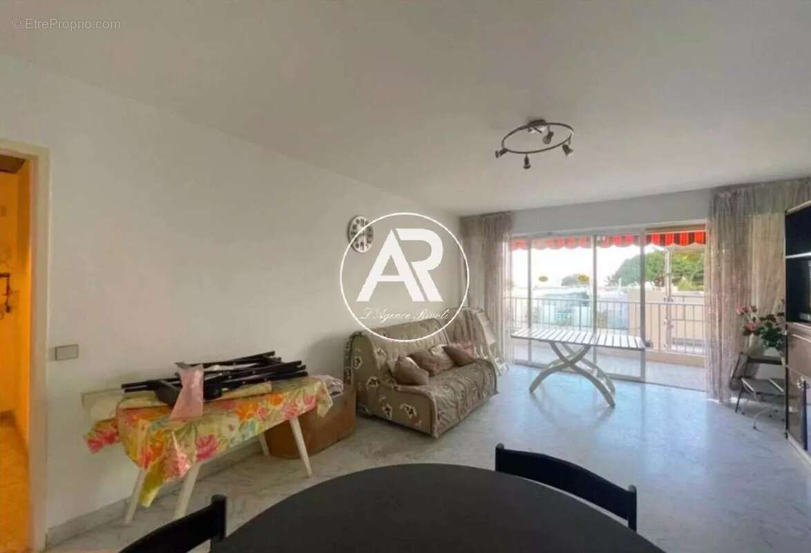 Appartement à SAINT-LAURENT-DU-VAR