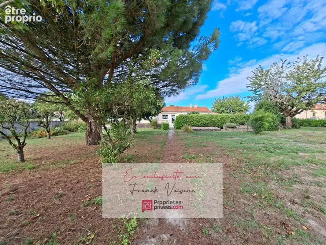 A VENDRE en Exclusivité aux Herbiers, maison plain-pied de 106 m2 avec 3 chambres et 1 dépendance sur une parcelle de 2200 m2 en - photo 11