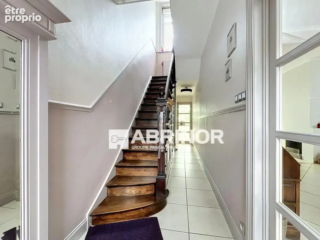 À découvrir sans tarder – Maison familiale avec jardin secteur recherché de Mons-en-Barœul proche de Lille - photo 3