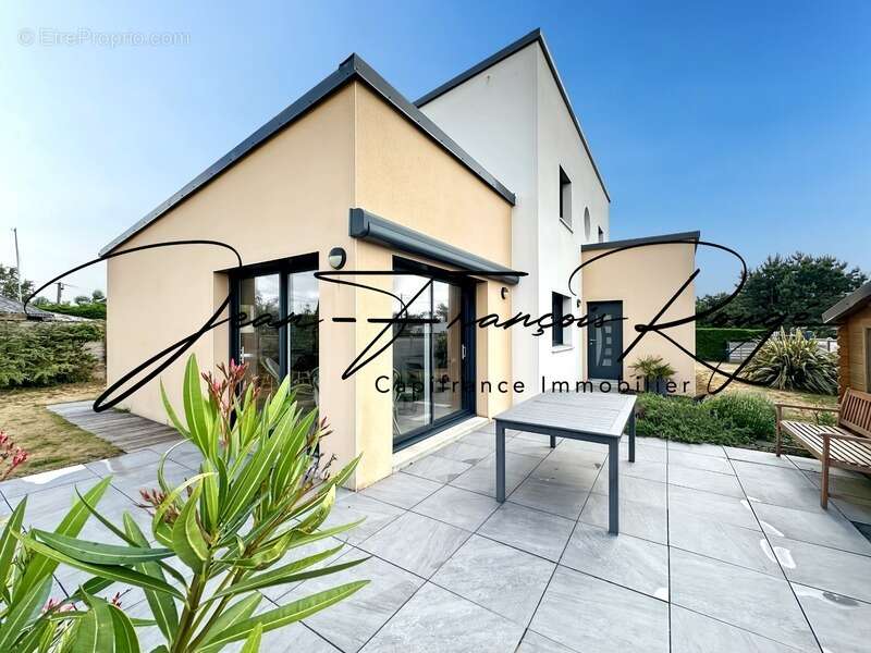 Maison contemporaine de 149 m² avec vie de plain-pied et à seulement 350 mètres de la plage !!! - photo 2