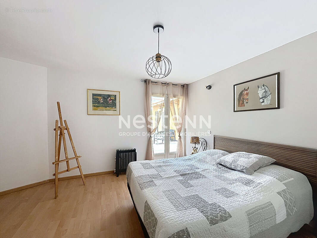 EXCLUSIVITE !! Mirabeau  - Maison de plain-pied avec piscine et vue sur le château - photo 8