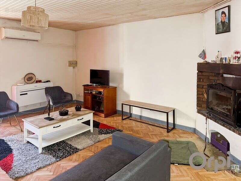 Au centre historique de MIRADOUX, maison de ville de 3 logements - photo 11