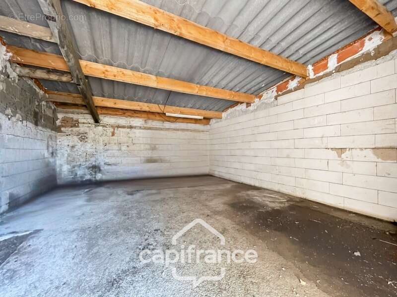 Alleins, maison de plain pied de   83m2 environ établie en zone agricole sur une parcelle de 3 400m2 m2 avec garage attenant - photo 21