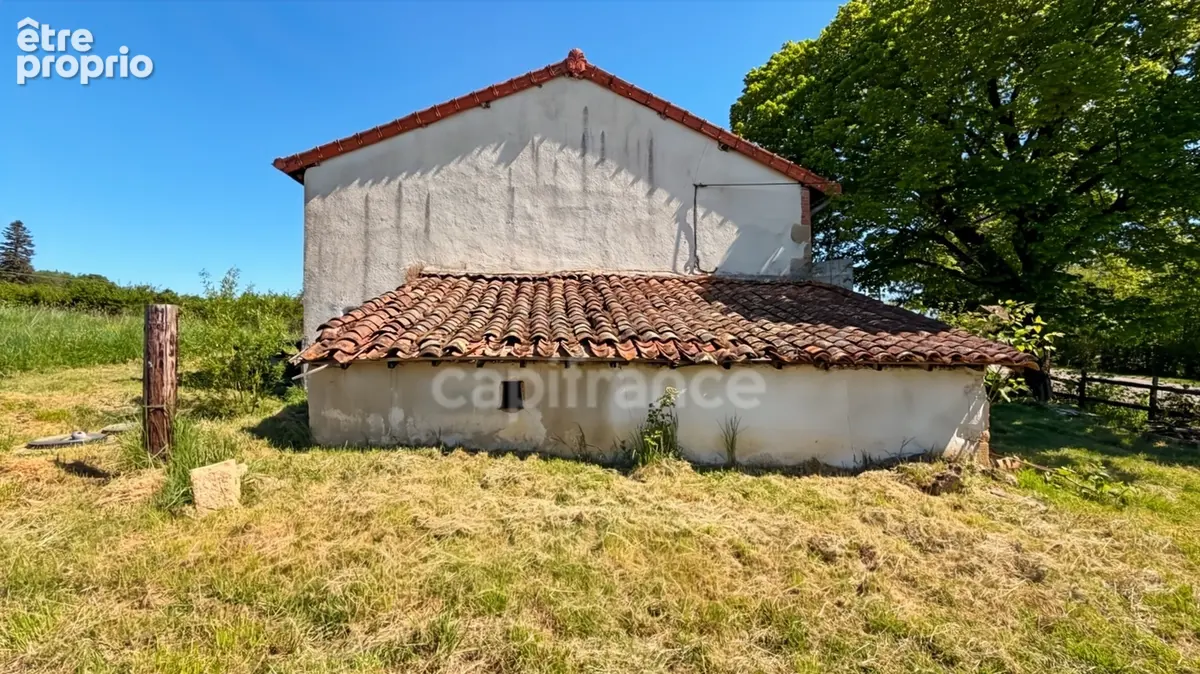 Maison de caractere, toiture recente, dependances et projet pret a realiser - photo 17