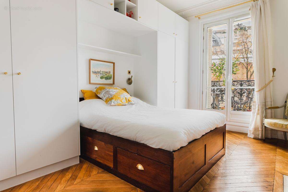 Appartement à PARIS-7E