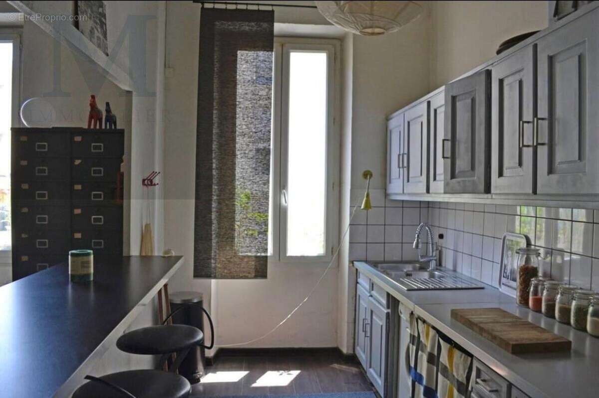 Appartement à MARSEILLE-4E