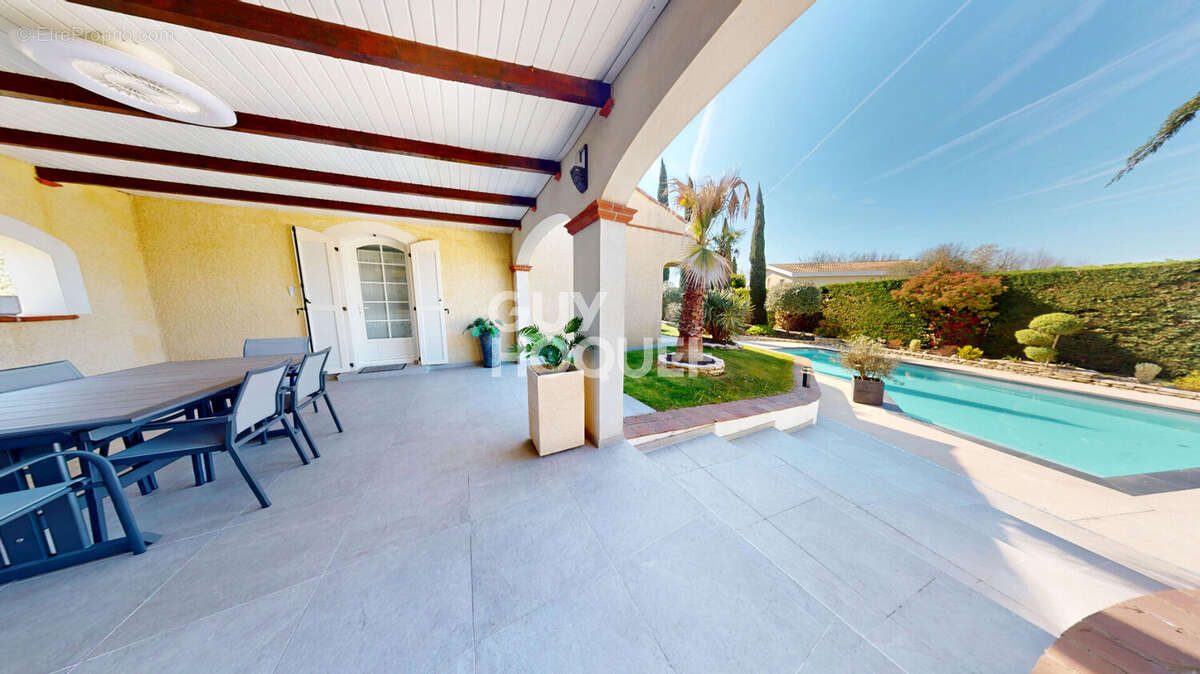 Villa T5 avec piscine sur une parcelle d'environ 1 200 m2 - photo 4