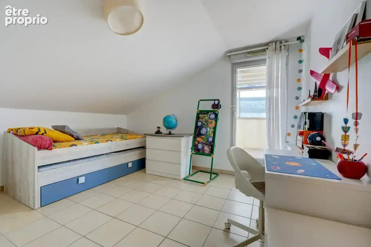 Oullins gare - Duplex 4 chambres - Terrasses - 2 stationnements - Calme - photo 9