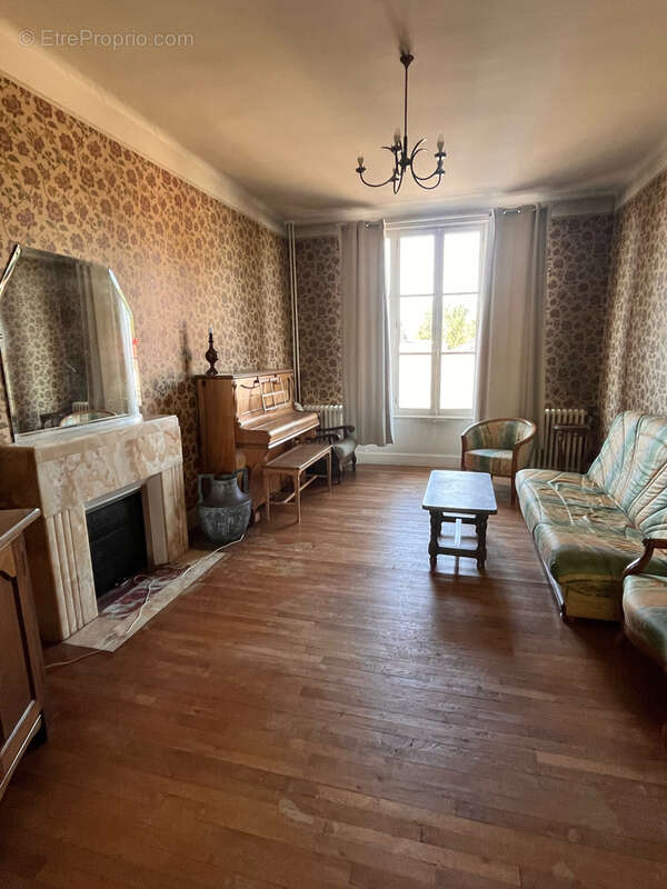 Maison à YZEURE