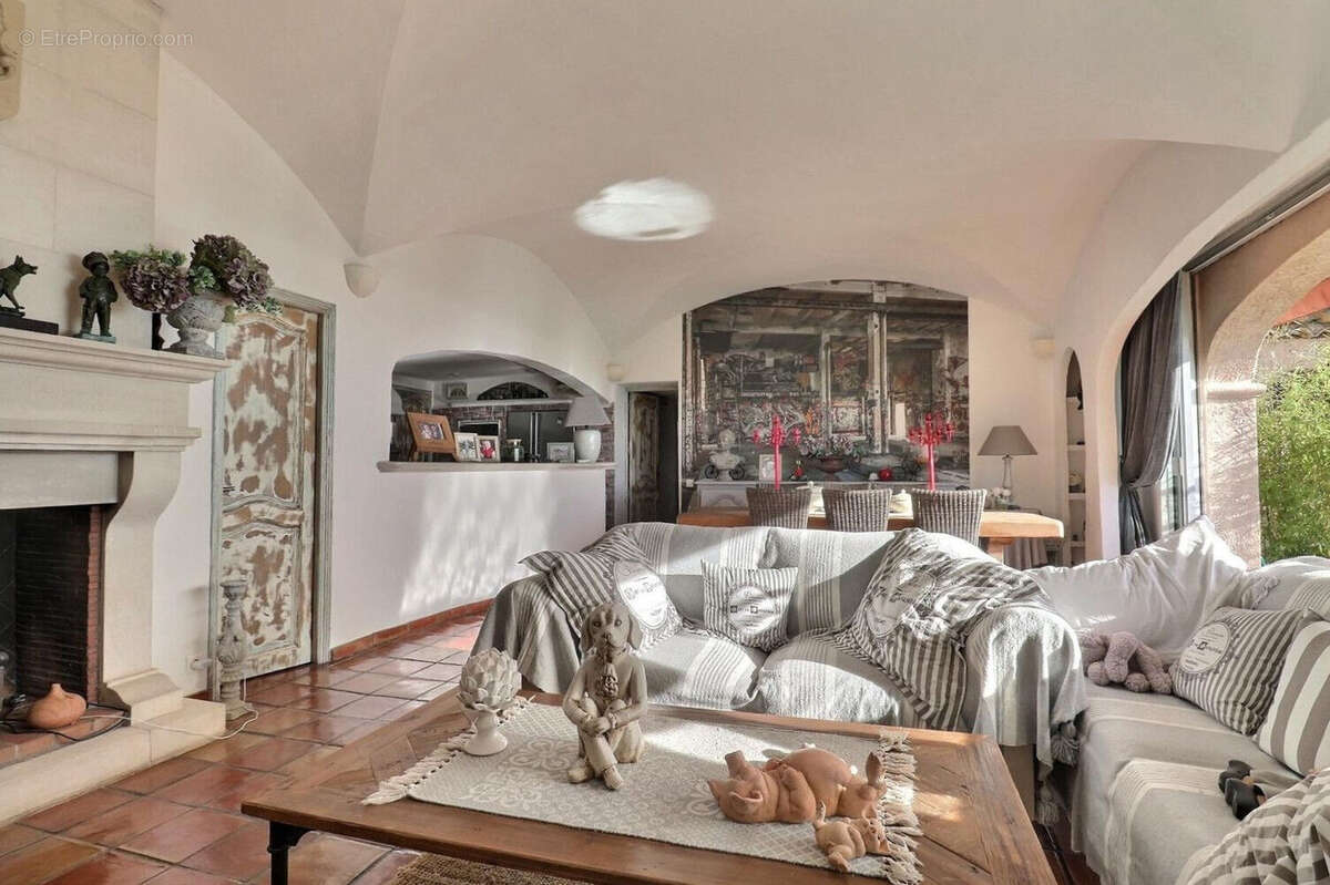 Maison à LES ISSAMBRES