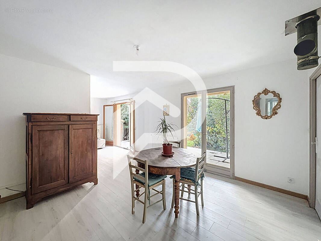 Maison à MONTELIMAR