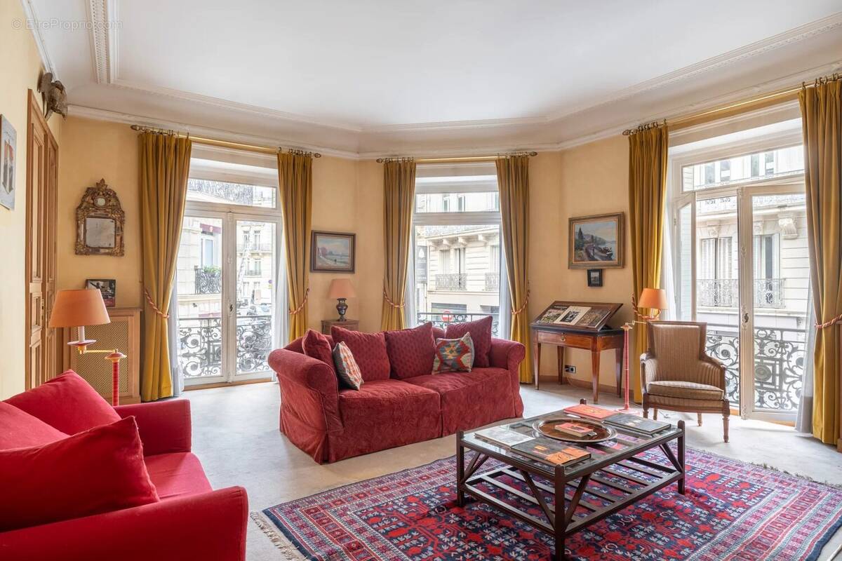 Appartement à PARIS-8E