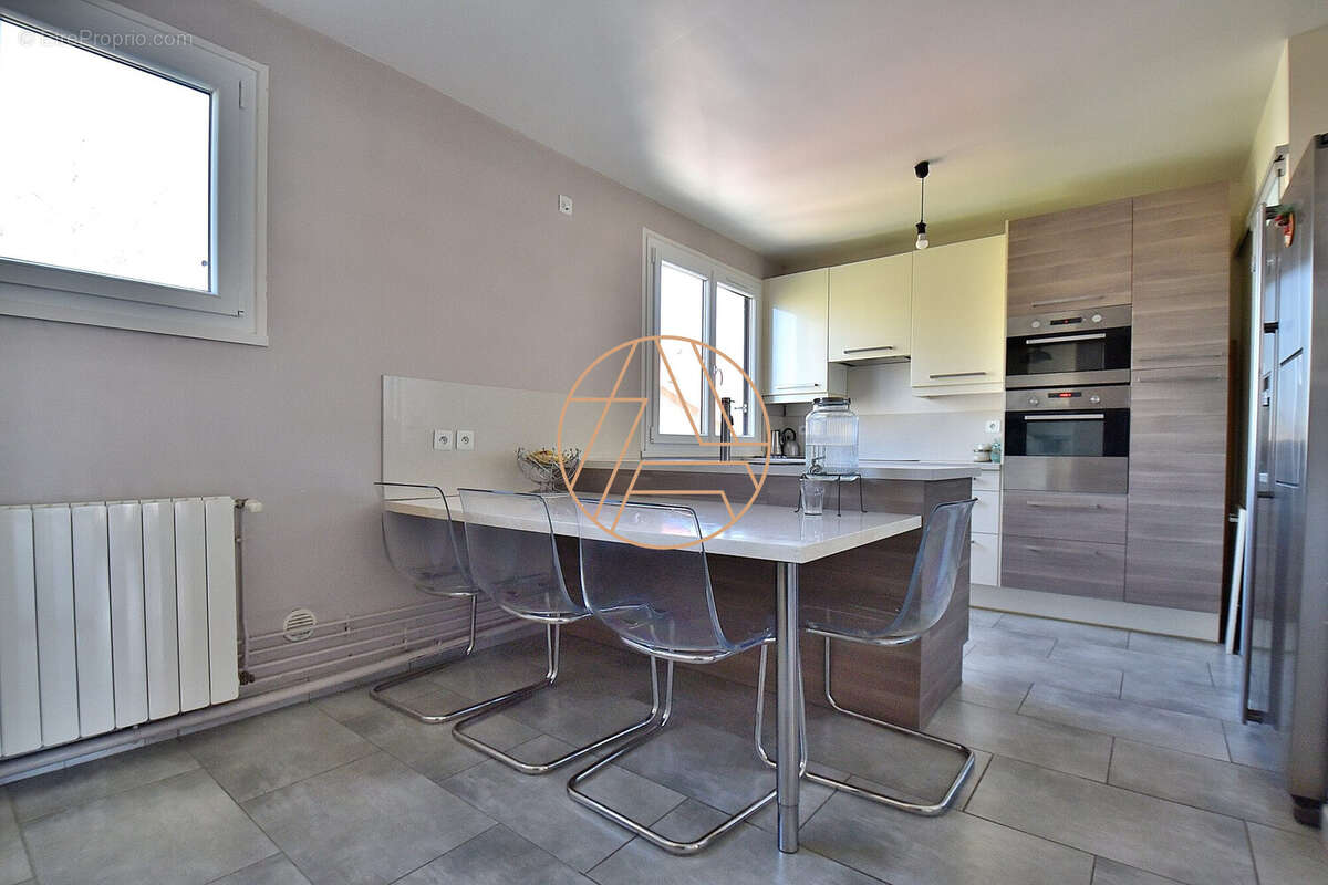 Appartement à SAINT-MAUR-DES-FOSSES