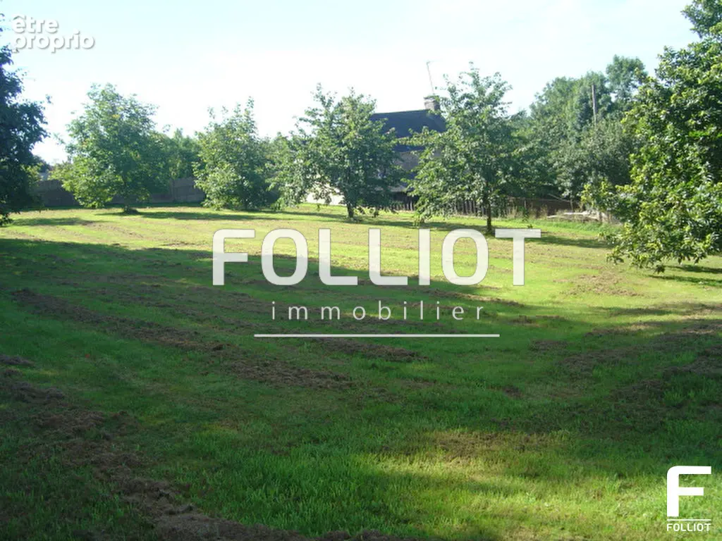 A vendre a 2 km du centre de vire terrain a batir de 1 400 m² - photo 2